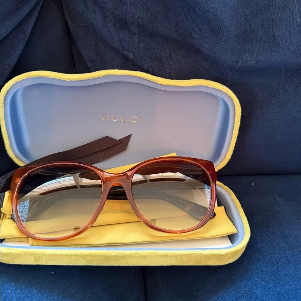 Gucci Tortoiseshell Sunglasses - Picture 2 of 5